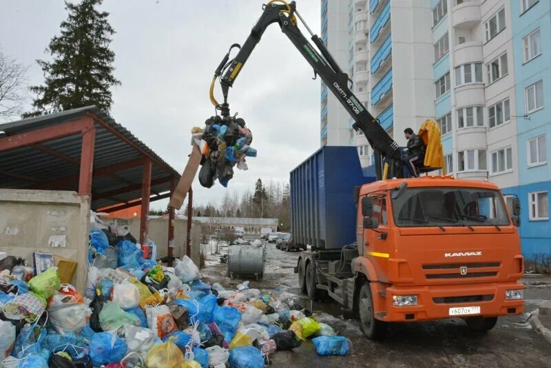 Вывоз бытового мусора в Верхнем Уфалее с погрузкой в октябре