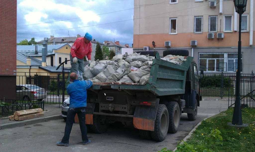 Вывоз строительного мусора в Верхнем Уфалее от 1637 руб. – ПроМусор