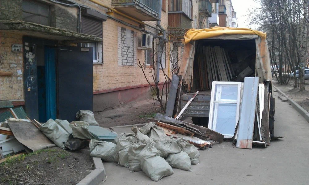 Вывоз мусора после ремонта в Верхнем Уфалее от ПроМусор — цены от 4605 руб., быстро и недорого