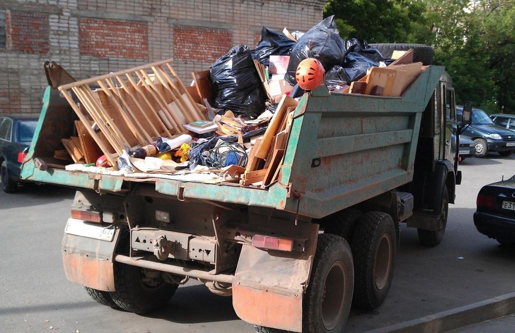 Вывоз мусора из магазина в Верхнем Уфалее от ПроМусор: услуги, цена от 1791 руб., утилизация отходов