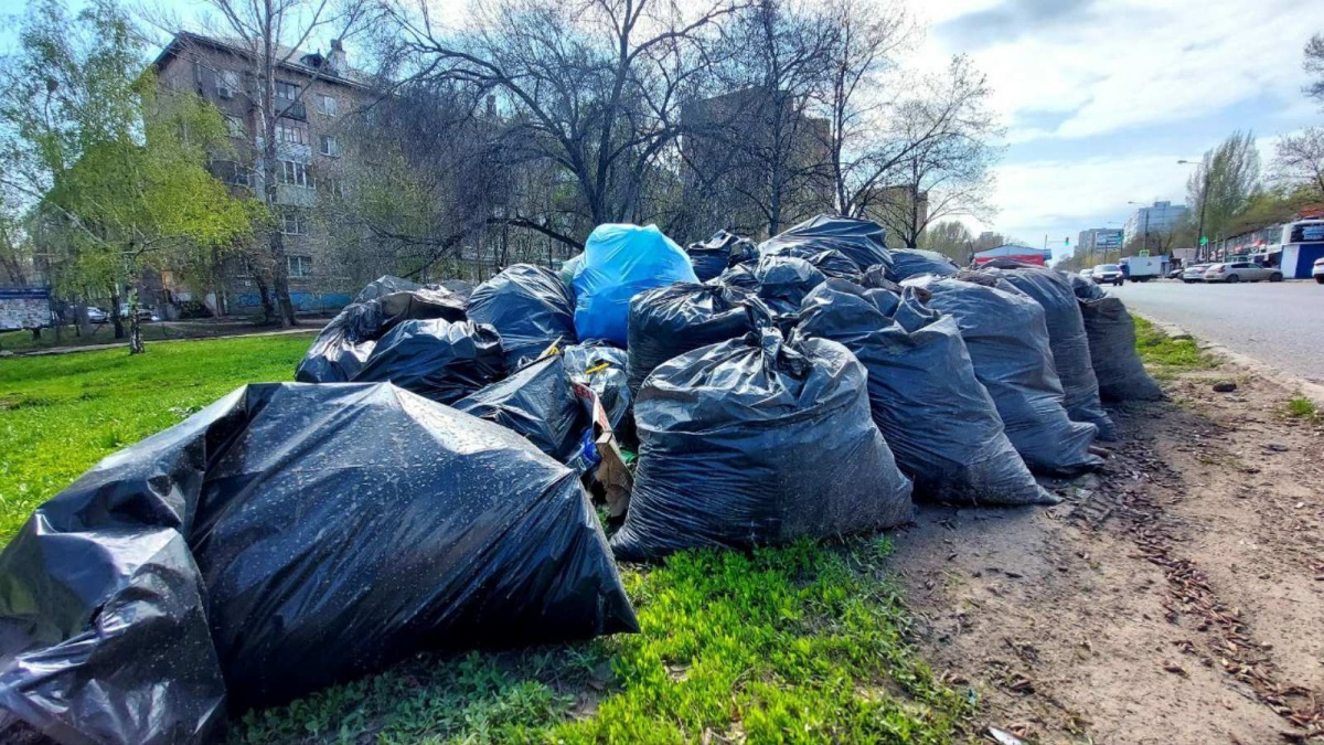 Вывоз и утилизация мусора после субботника в Верхнем Уфалее в октябре