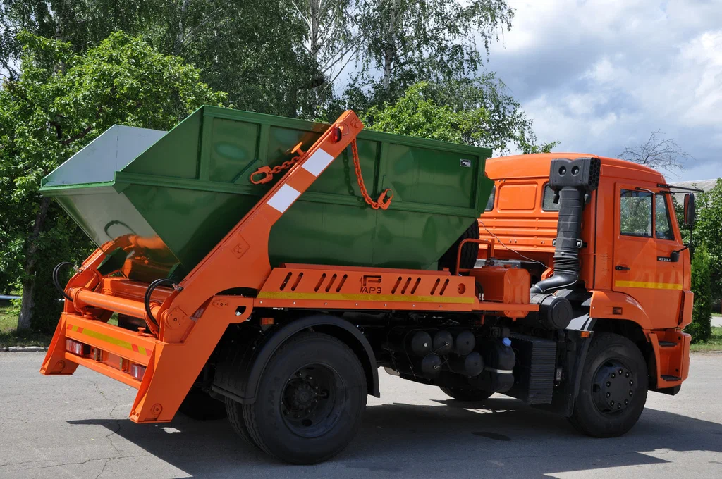 Заказ бункеровоза для вывоза мусора и отходов в Верхнем Уфалее в октябре