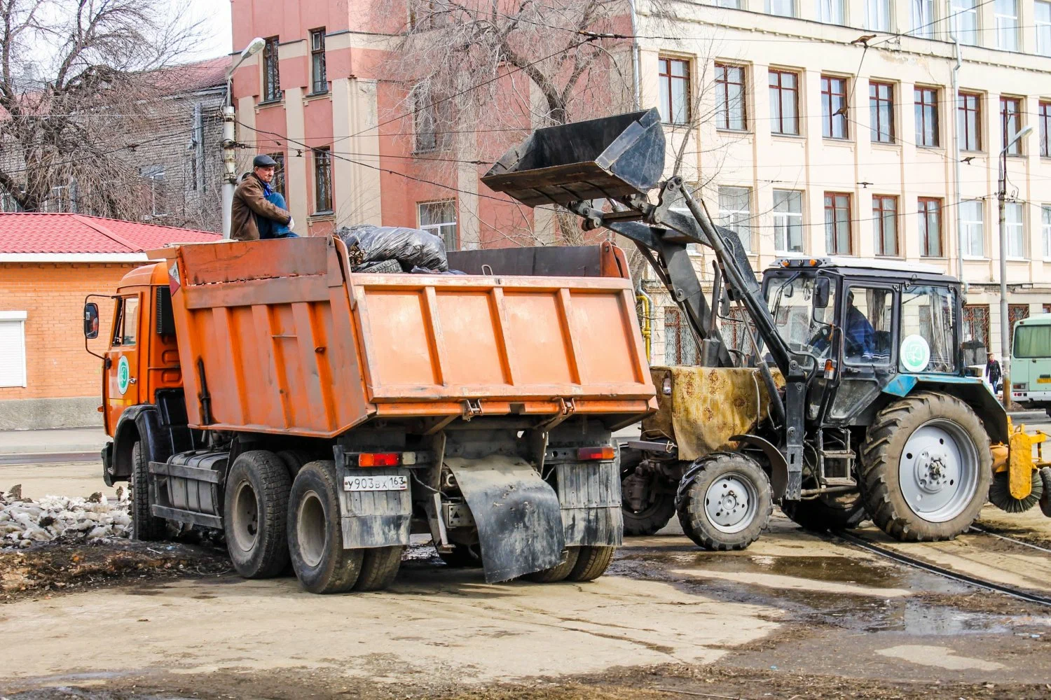Вывоз мусора Камазом в Верхнем Уфалее – аренда и заказ Камаза 10 тонн от 2405 руб. в ПроМусор