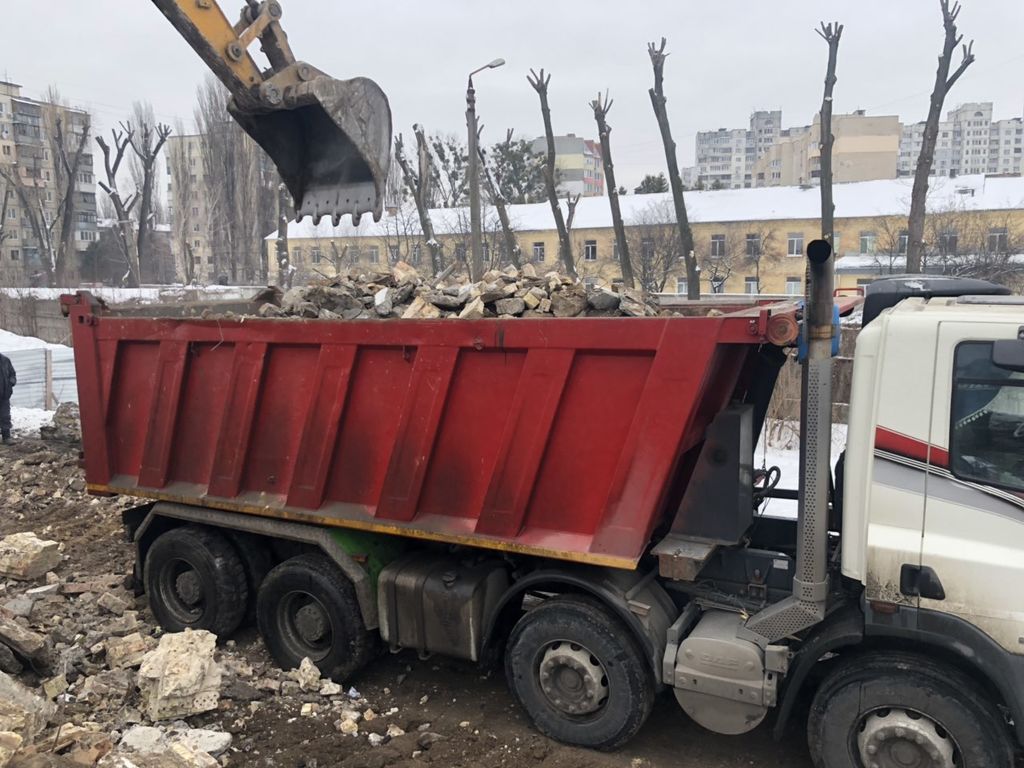 Вывоз мусора Камазом в Верхнем Уфалее в октябре
