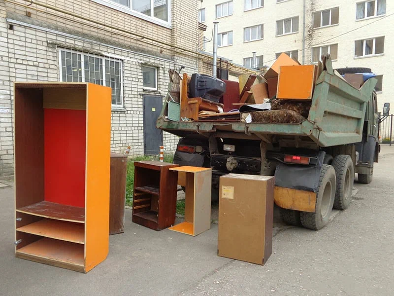 Вывоз шкафа в Верхнем Уфалее от ПроМусор — недорого, демонтаж, утилизация, вывоз из квартиры от 870 руб