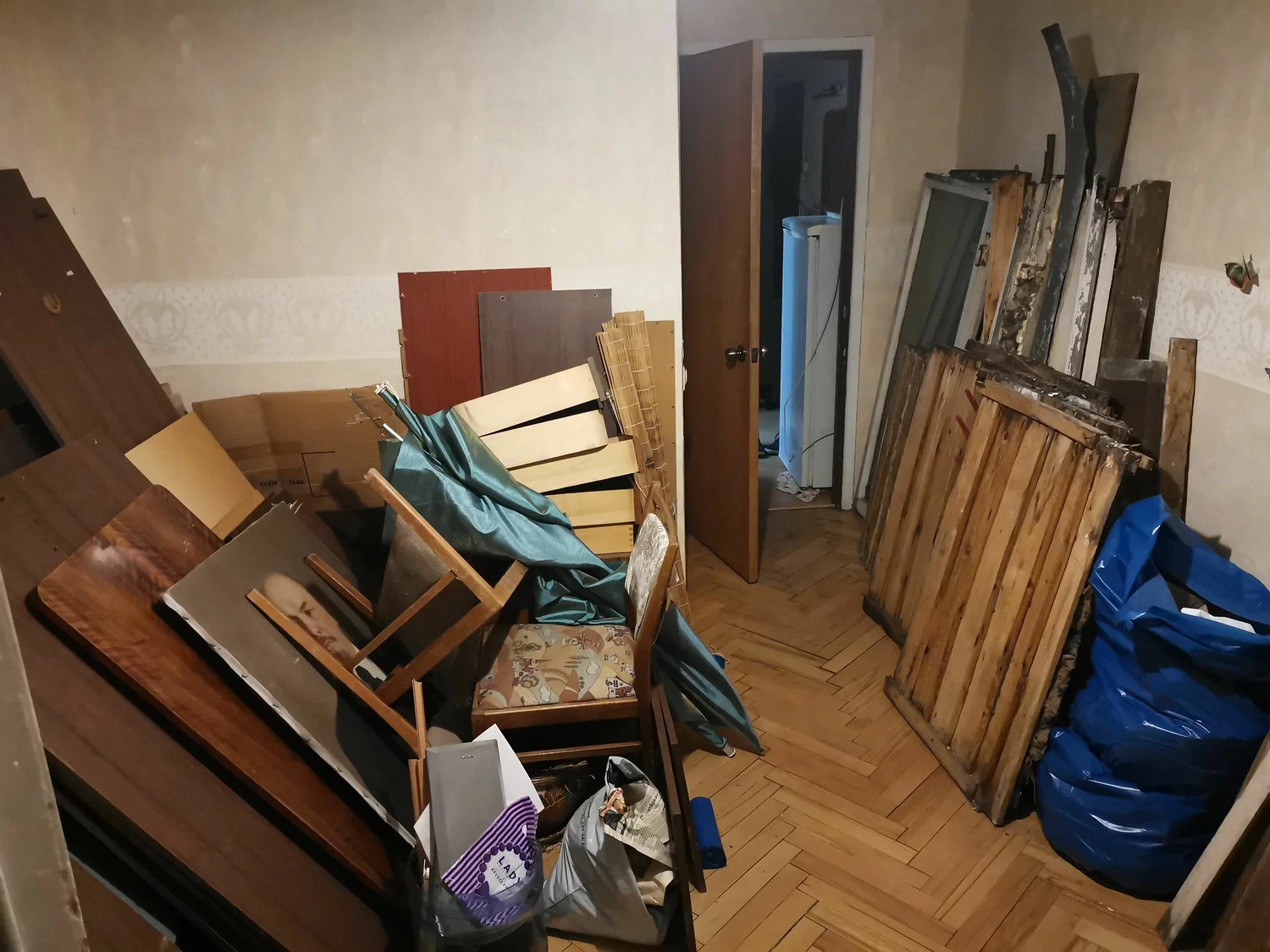 Демонтаж мебели с вывозом и утилизацией в Верхнем Уфалее в октябре