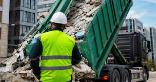Вывоз строительного мусора в Верхнем Уфалее: услуги лицензированной компании — ПроМусор